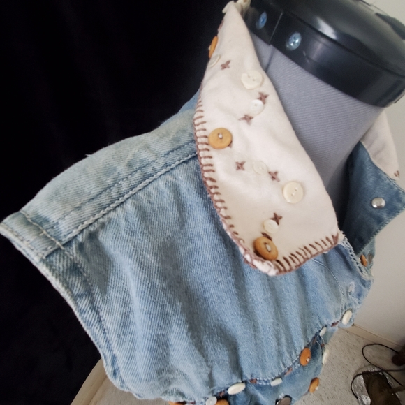 Vintage Denim sleeveless decorated buttonscJacket - Picture 7 of 7